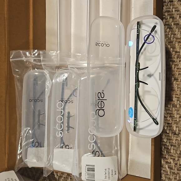 Scojo Gels prescription reading glasses - Picture 3 of 3